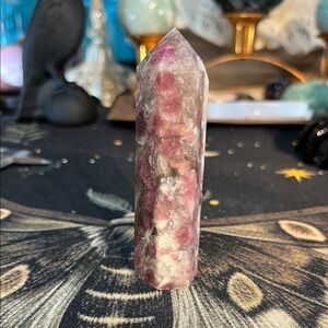 Plum blossom tourmaline tower